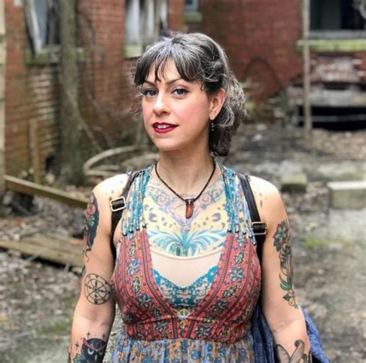 American Pickers’ Danielle Colby poses completely naked at beach and