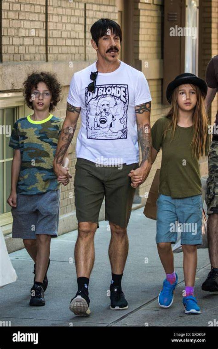 Anthony Kiedis apartamento va de compras con su hijo Everly Bear Kiedis