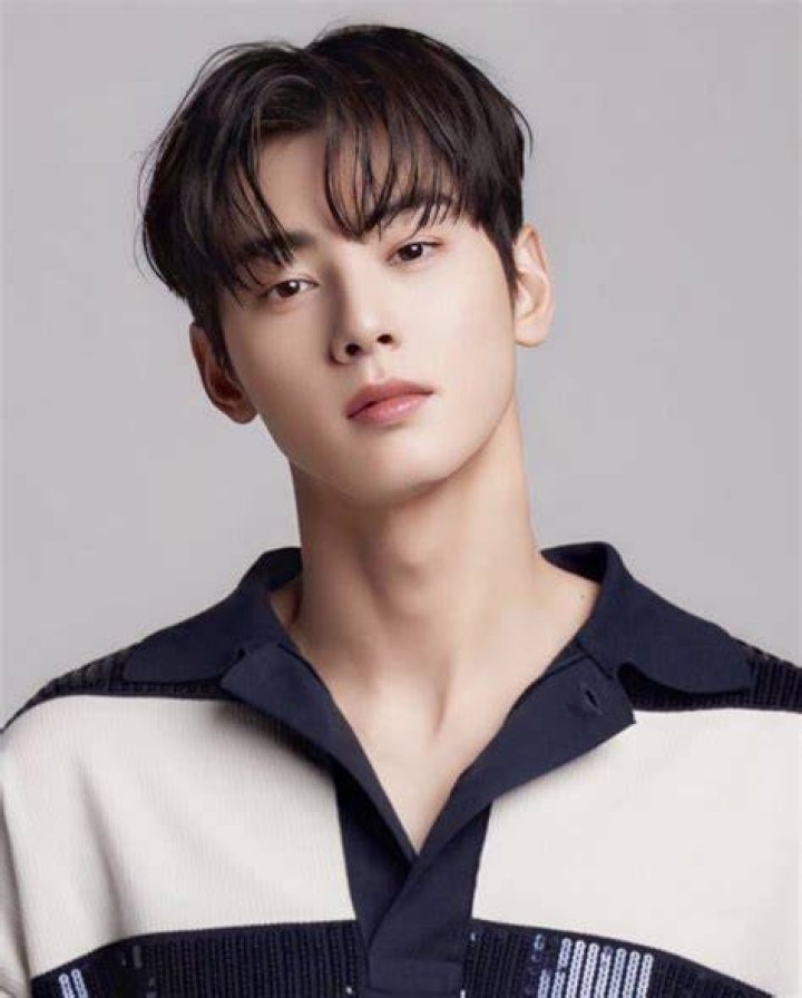 ASTRO’s Cha Eun Woo And Song Ji Hyo Share Stories About Getting Dumped