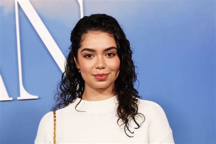Auli’i Cravalho's Height in cm, Feet and Inches Weight and Body