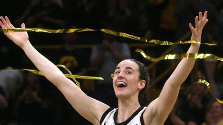 Caitlin Clark Showcases AMAZING Performance and Scores 43 Points