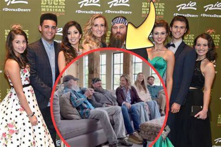Chatter Busy "Duck Dynasty" Cast Disappointed At Phil Robertson's