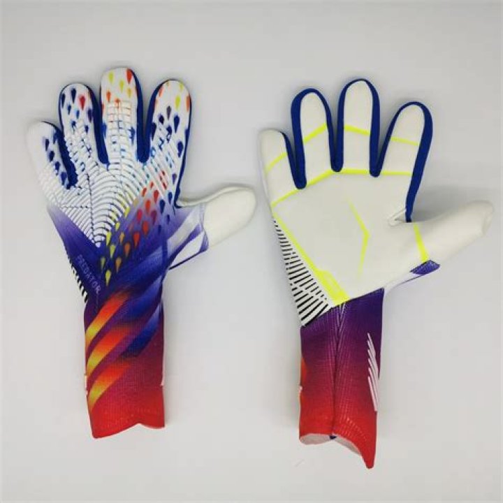 Delfina Suárez en 2023 Guantes de portero adidas, Famosas guapas, Famosos