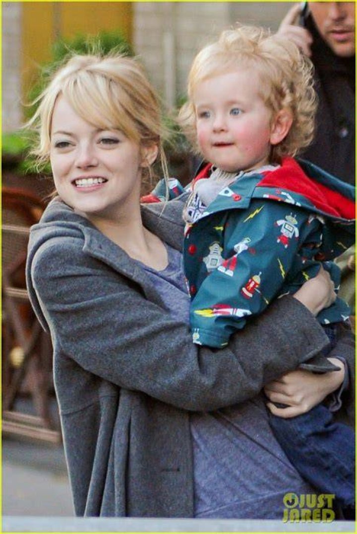 Emma Stone Baby Duty with Andrew Garfield! Photo 2654312 Andrew
