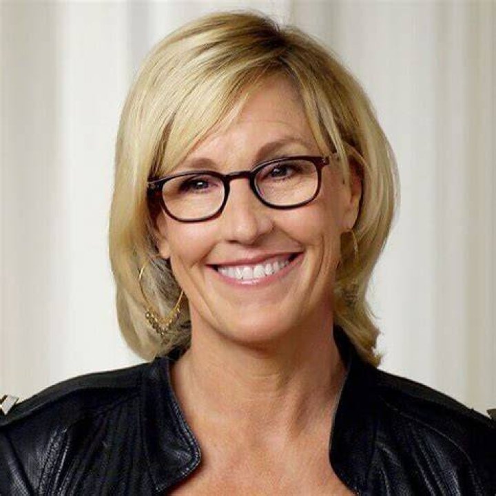 Erin Brockovich Net Worth, Salary, Age, Height, Bio, Family, Career