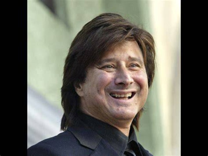 Former Journey Singer Steve Perry Sings Live for the First Time in