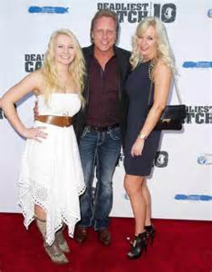 How Old Is Mandy Hansen? What's Her Age?