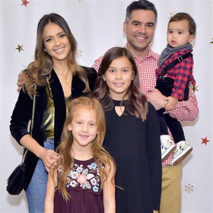 Jessica Alba With Her Family at LAX Airport, December 2014 • CelebMafia