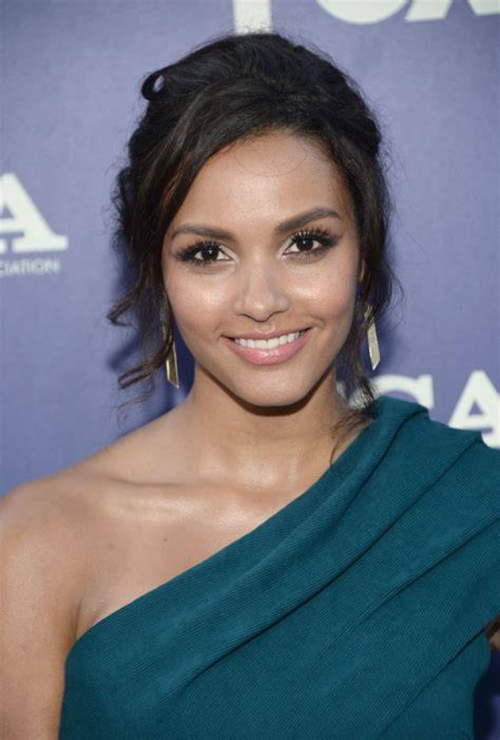 Jessica Lucas 2023 dating, net worth, tattoos, smoking & body
