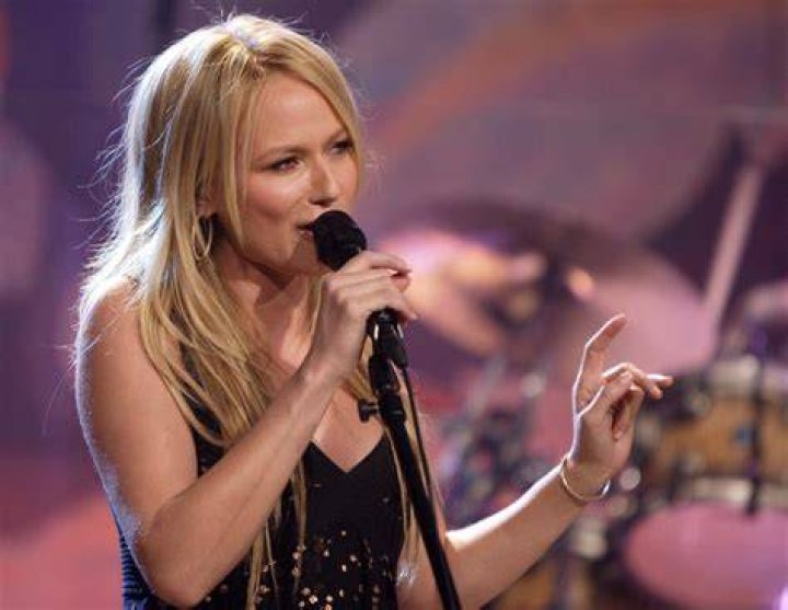 Jewel Performs Signature Hit &ldquo;Hands&rdquo; with Son Kase for The Masked