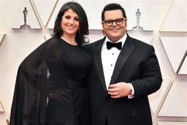 Josh Gad Calls Wife 'Real Hero' in House During Virtual Learning