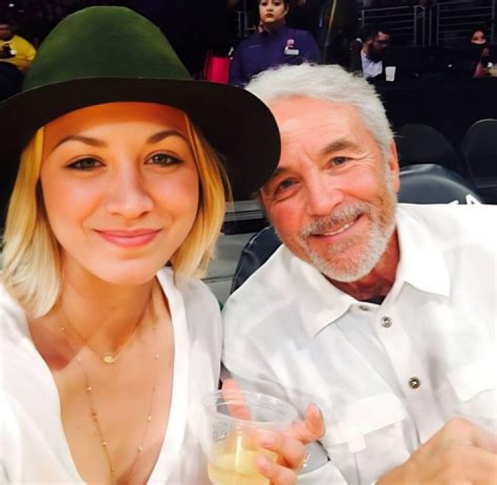 Kaley Cuoco et parents photo stock éditorial. Image du célèbre 47526698
