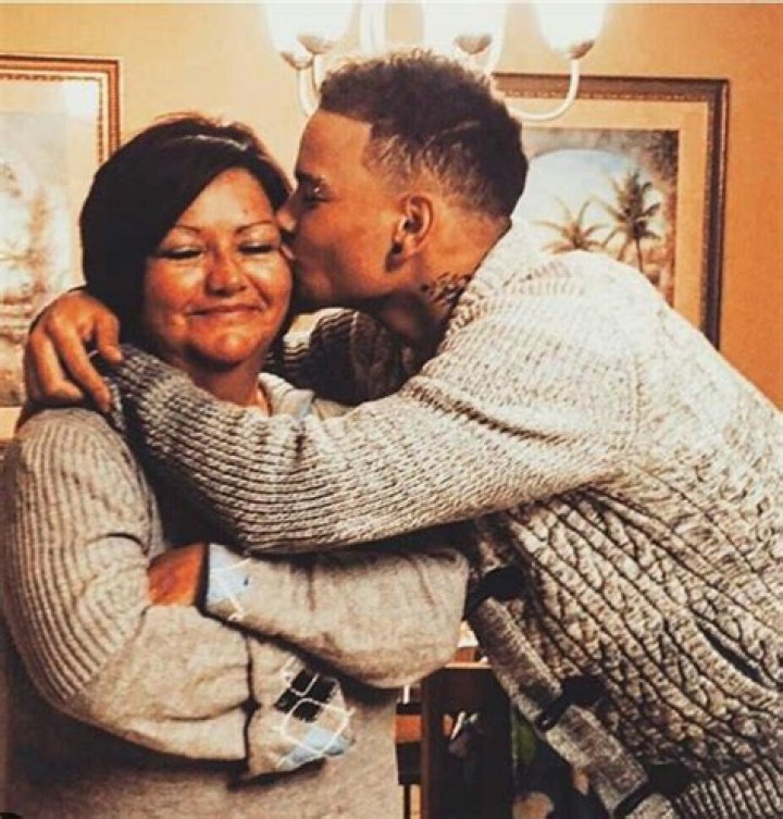 Kane and his mom date ? Kane brown, Country music singers, Country boys