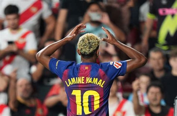 Lamine Yamal vuelve a maravillar en plena pugna entre España y