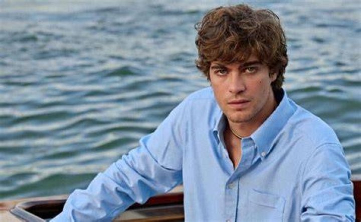 Lorenzo Zurzolo Height, Weight, Age, Girlfriend, Family