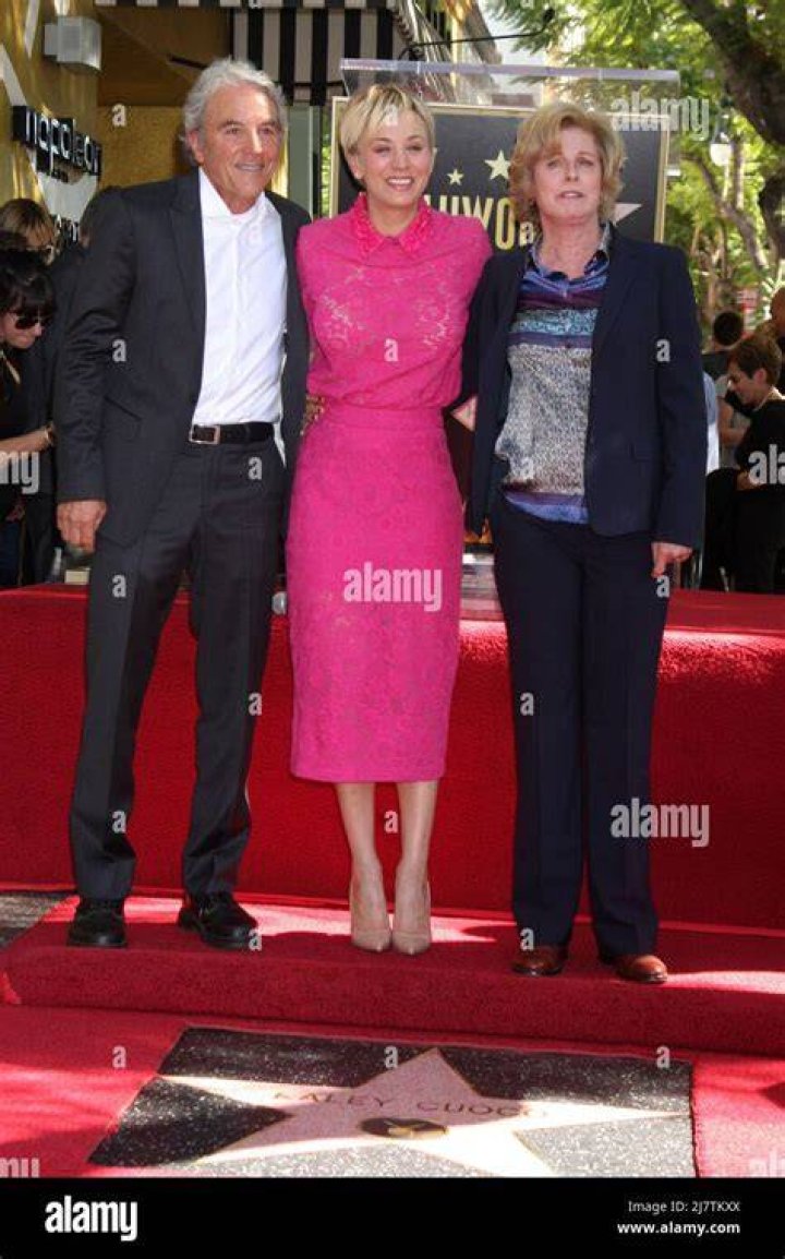 LOS ANGELES, OCT 29 Gary Cuoco, Kaley Cuoco, Layne Cuoco at the Kaley