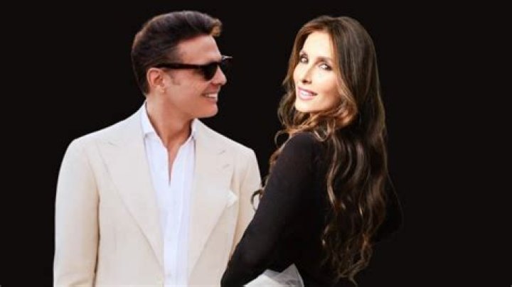 Luis Miguel se deja ver en una boda... y fans afirman que se ve