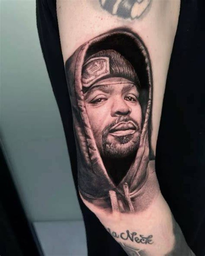 Method Man Inks Tattoo Artist With WuTang Logo &mdash; Video