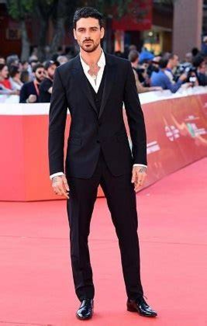Michele Morrone Wiki, Age, Height, Girlfriend, Wife, Family, Biography