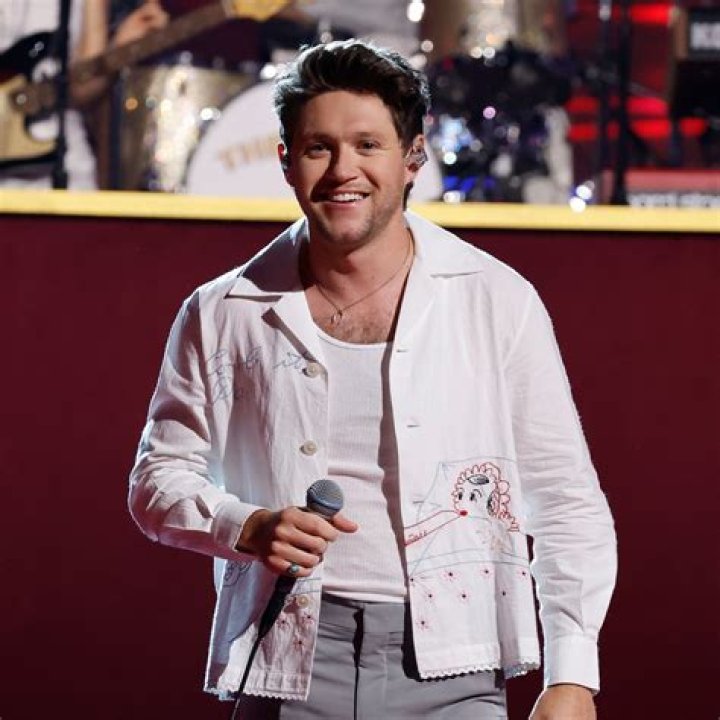 Niall Horan puts on a loving display with girlfriend Amelia Woolley in