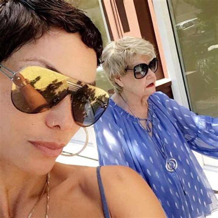 Nicole Murphy reveals her mom has passed away 'Words can't describe