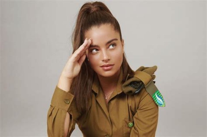 Noa Kirel, la popstar israeliana raccontata dal Washington Post Mosaico