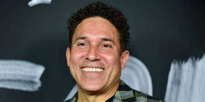 Oscar Nunez Biography, Wife, Net Worth, Find Out If He is Gay or