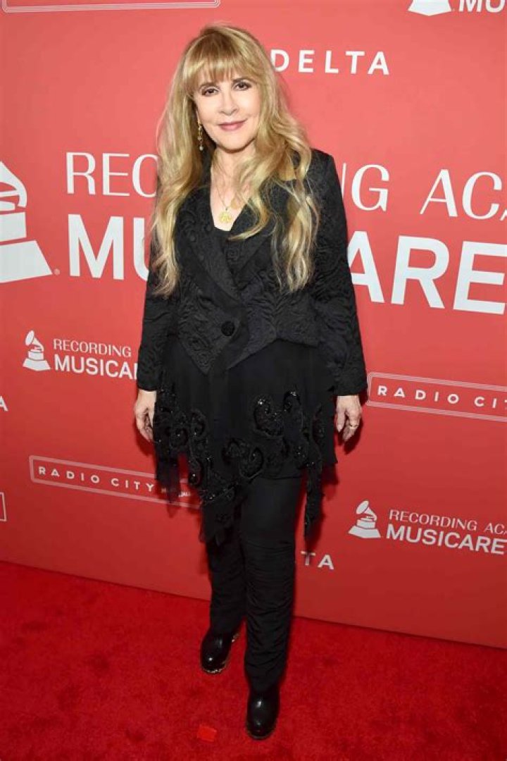 Photos Of Stevie Nicks’ Style Evolution, From ’70s Songbird To Music