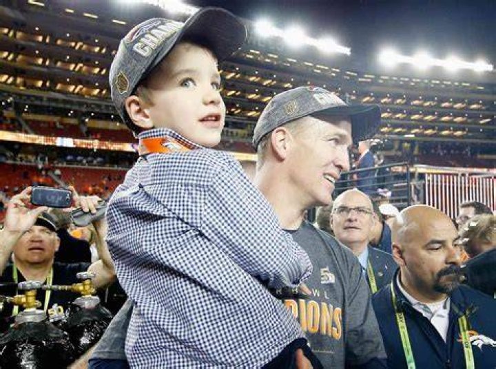 Photos Peyton Manning’s 4yearold son joins pregame workout WTOP News