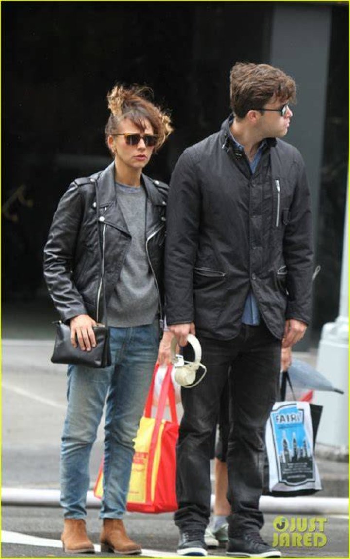 Rashida Jones steps out with dad Quincy for a screening... after