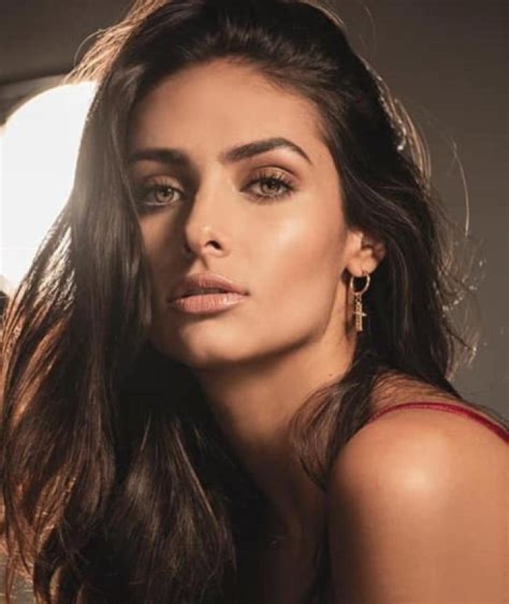 Renata Notni Bio, Age, Height Models Biography