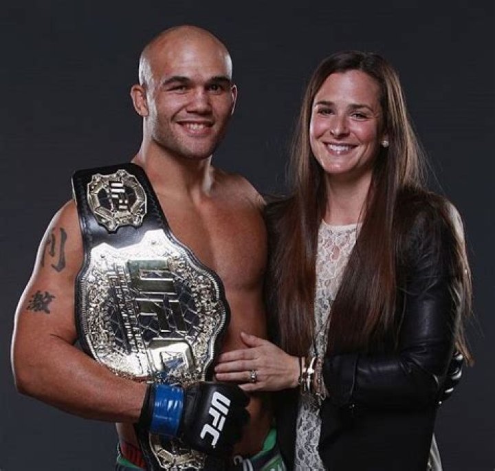 Robbie Lawler wife Who is the former UFC welterweight champion married