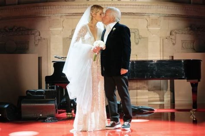 Robert Kraft marries Dana Blumberg in surprise wedding with Tom Brady