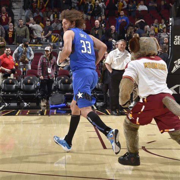 Robin Lopez Loses His Cool In Bulls Practice After Jim Boylen Cuts His