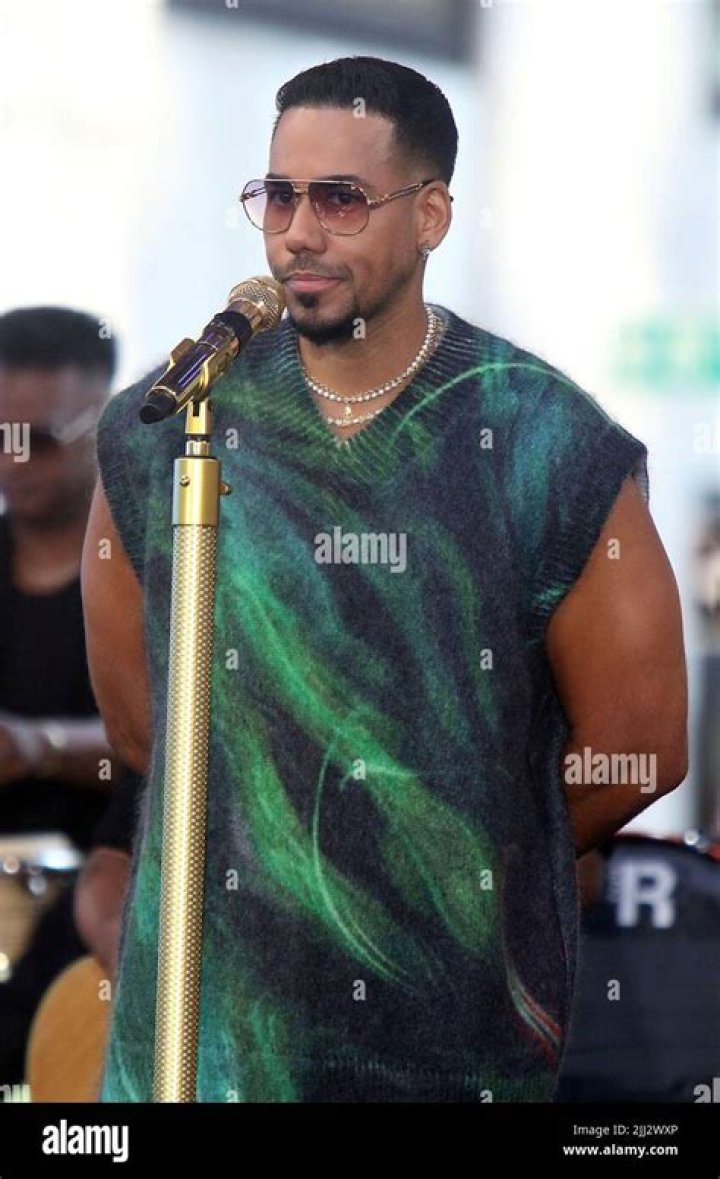 Romeo Santos visits families in need BAM
