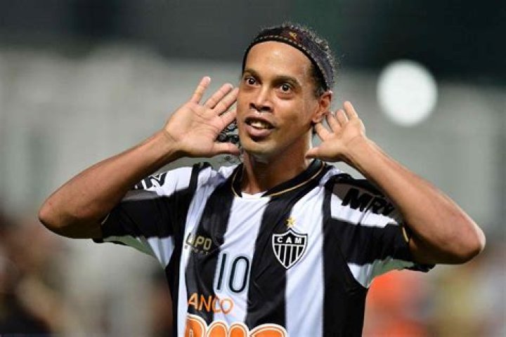 Ronaldinho Gaúcho queria ser parceiro de "inimigo" de Neymar