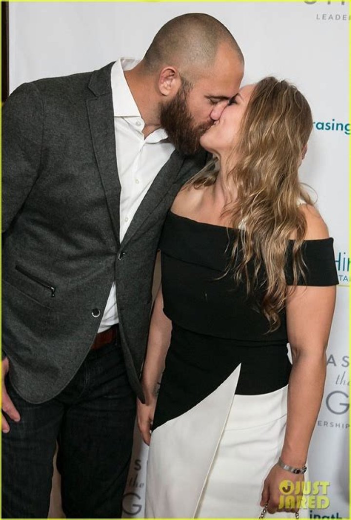 Ronda Rousey Kisses Boyfriend Travis Browne on Red Carpet! Photo