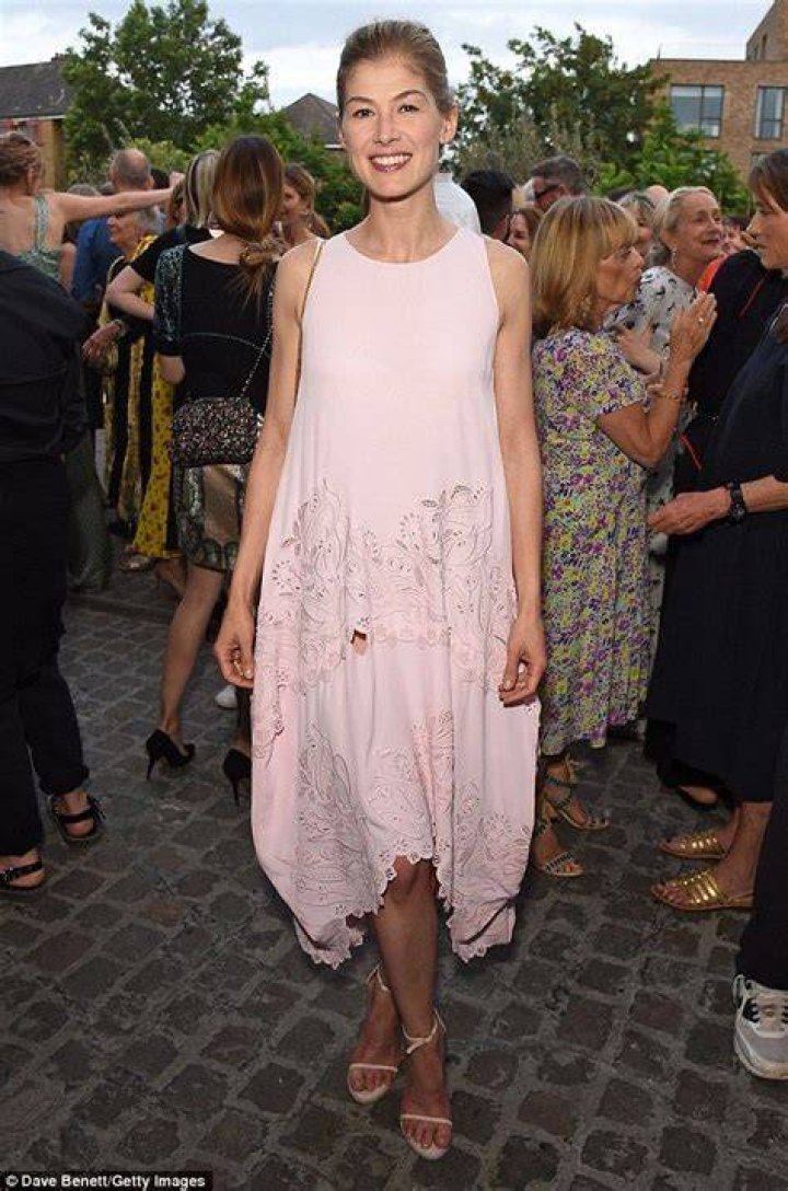 Rosamund Pike looks every inch an LA girl as she heads to the shops for