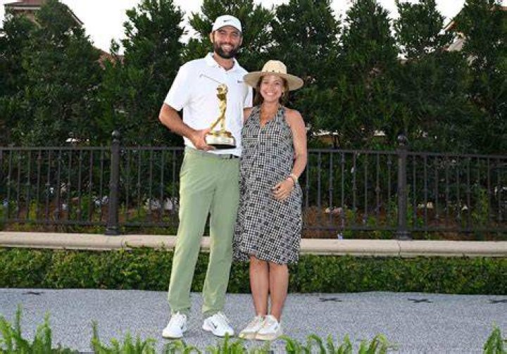 Scottie Scheffler Tells Pregnant Wife Meredith ‘I’m Coming Home’ After