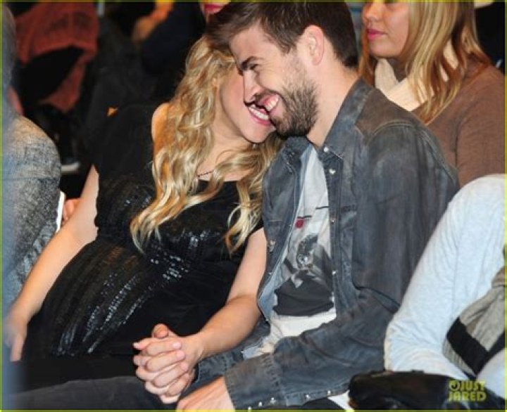 Shakira pregnant belly translucent shirt.. Shakira and Gerard Piqu&eacute;