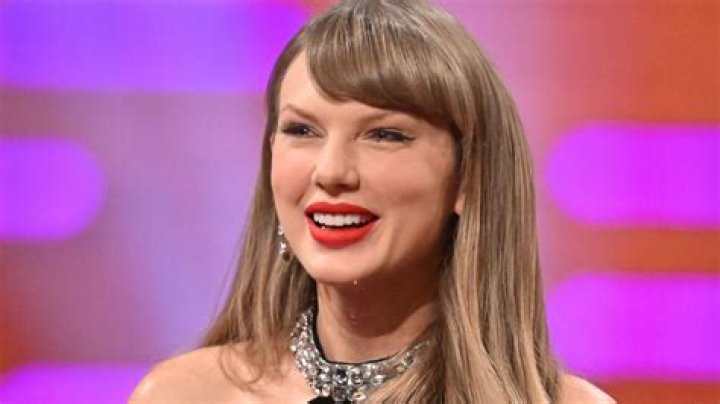 Taylor Swift Is All Smiles In NYC Celeb Dirty Laundry