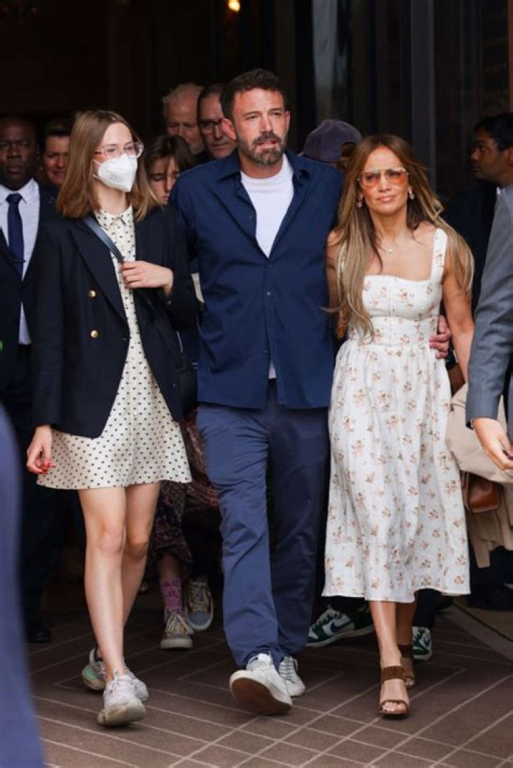 Violet Affleck How Do J.Lo & Ben Affleck’s Daughter Get Along?