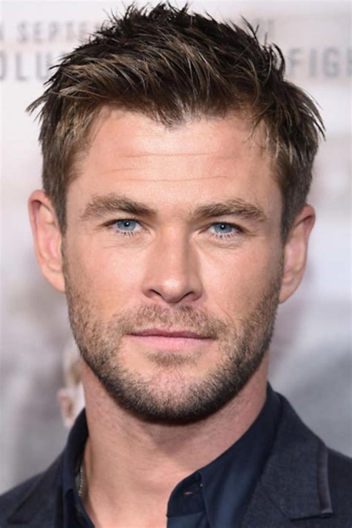 What is Chris Hemsworth's Net Worth? Man of Many